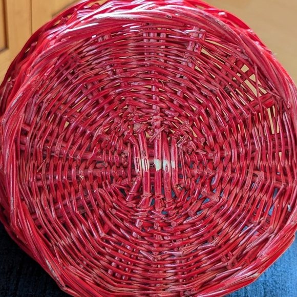 REDUCED Vintage Mid-Sized, Round, Red Willow Basket c 1970s - Picture 5 of 8